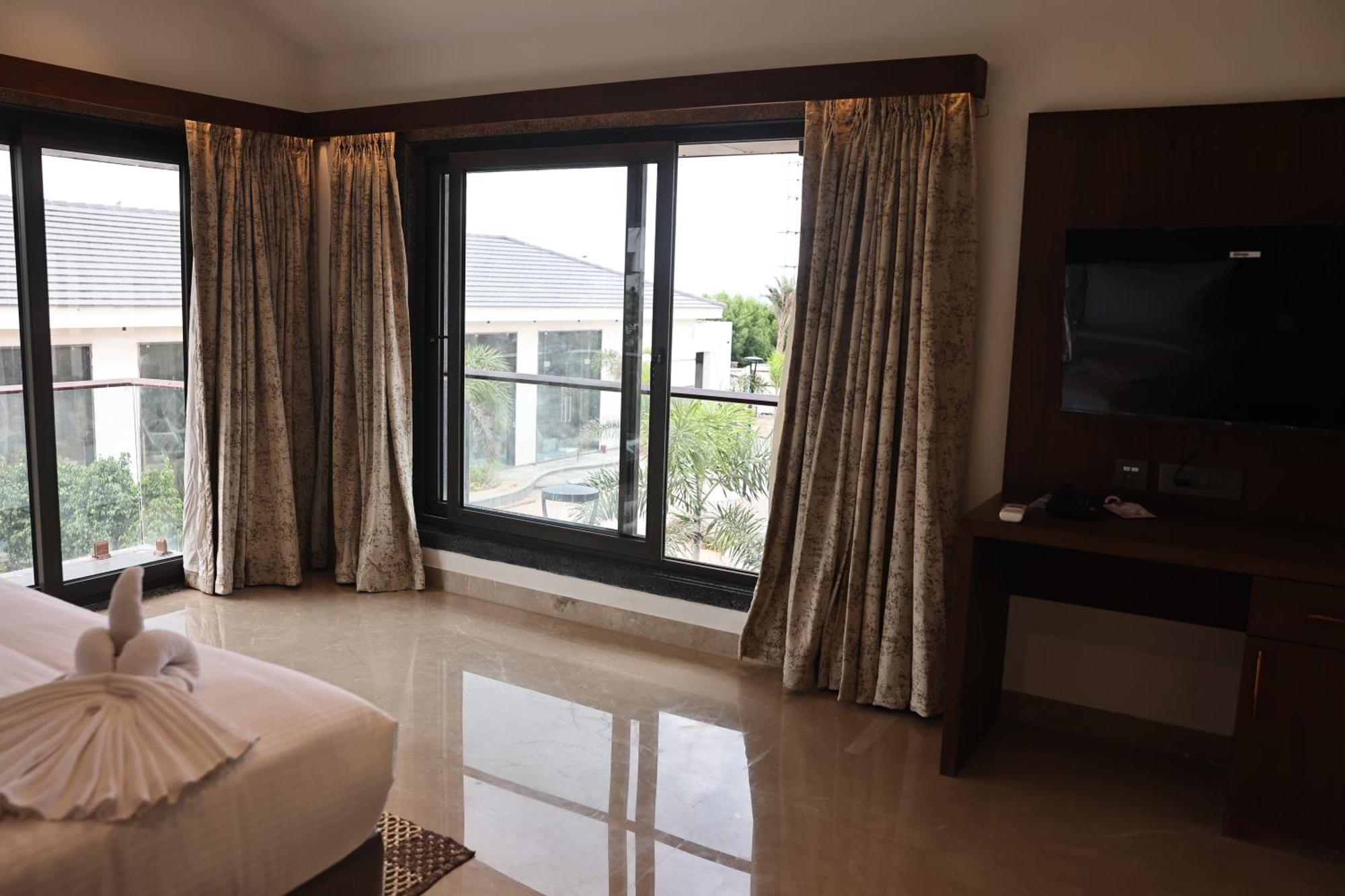 Mstays Ecr By Mirabilis Hotel Chennai Exterior photo